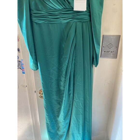 Mac Duggal Gown Size 12 In An Emerald Green! NWT! Be The Bell Of The Ball! - Picture 15 of 16